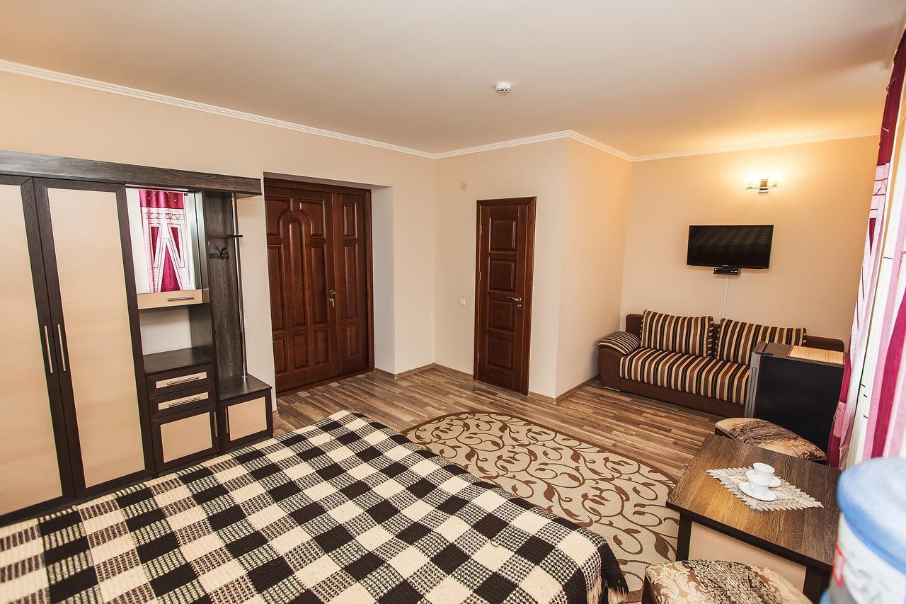 Slavyanskaya Hata Hotel 巴拉诺维奇 外观 照片